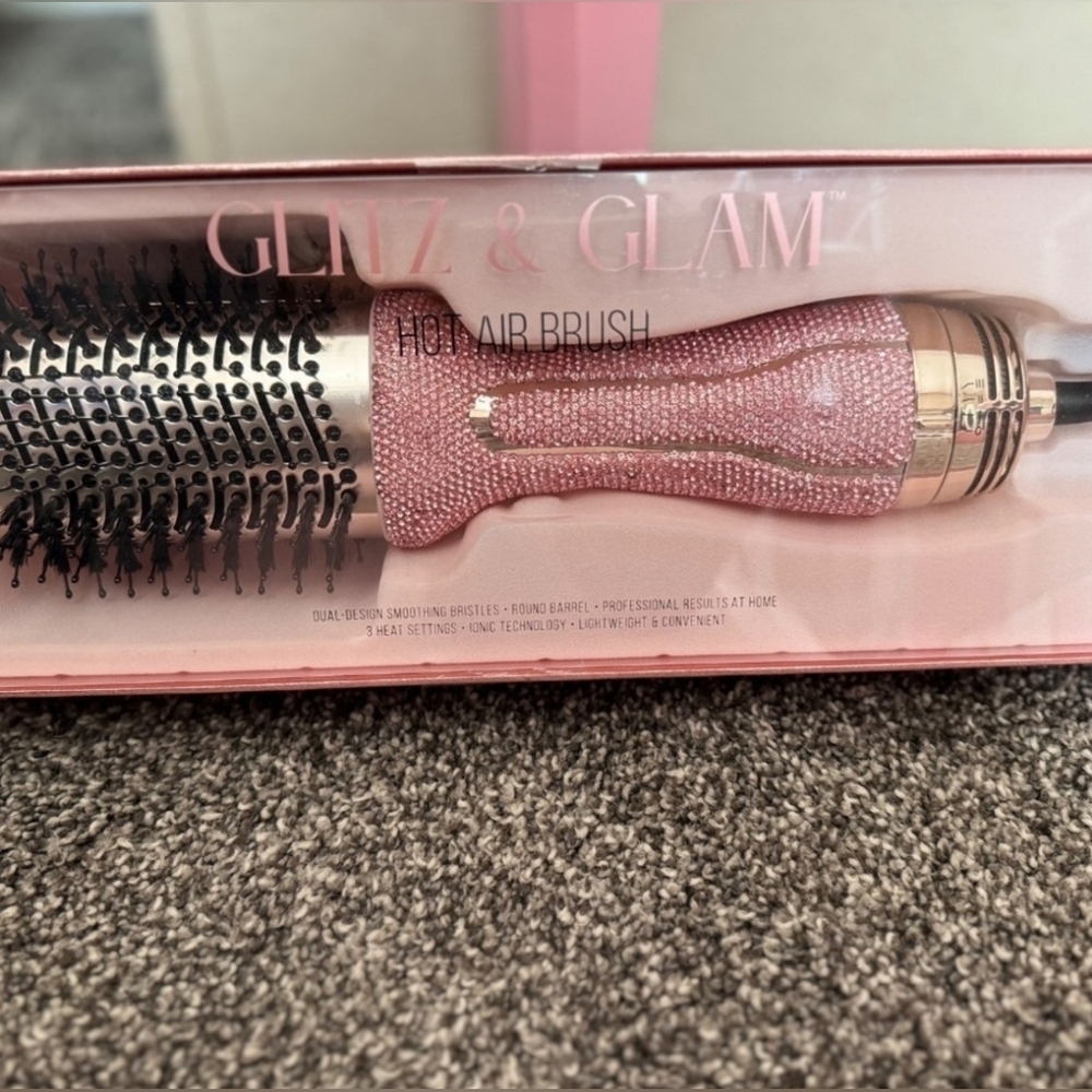 🔹️Glitz and glam 🔹️pink rhinestone hpt air heat brush ✨️💓